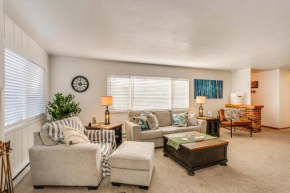 11 Mi to Burney Falls Charming Home with Fireplace